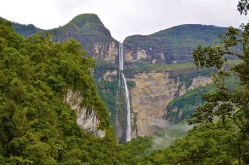 La “Cascata del Gotca”. La Leggenda del Vaso D’oro, protetto dal Serpente e dalle Sirenette incantatrici